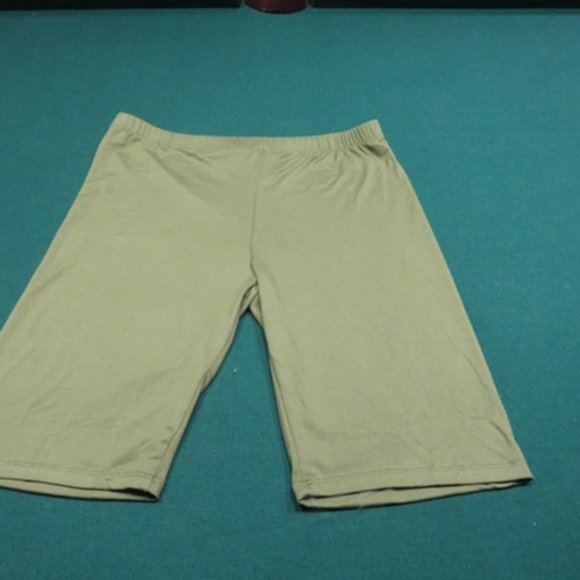 Plus Size Loose fit top and bike shorts set - Picture 2 of 4